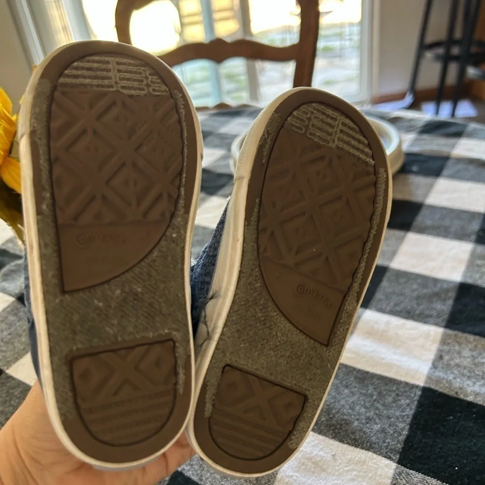 Slip on little boy, converse, size 9